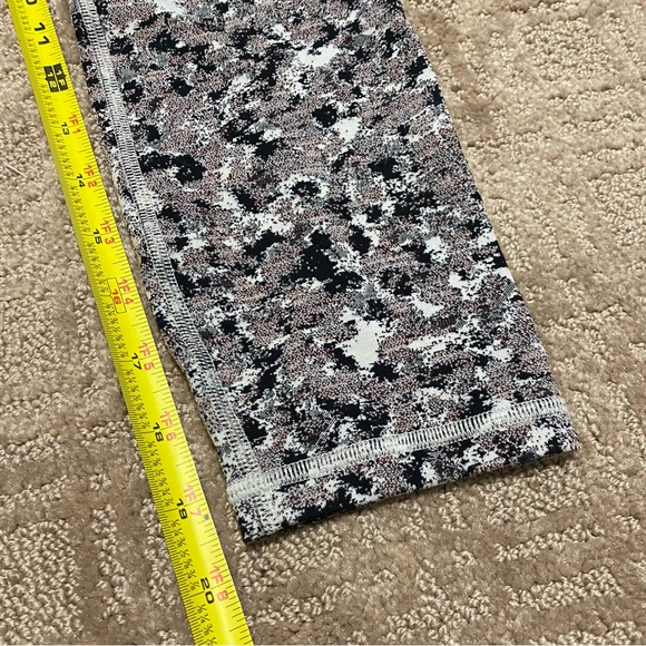 {Athleta} Patterned Cropped Athletic Yoga Leggings ~ Size Small - Picture 10 of 15